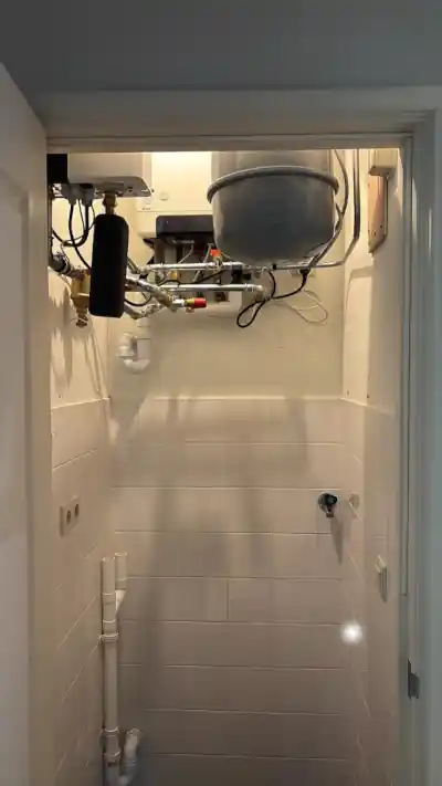 Installatie van een binnenunit van een warmtepomp in een kleine ruimte