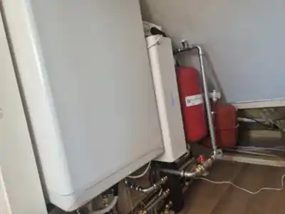 Installatie van een warmtepomp op een kleine zolder