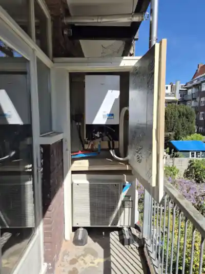 Warmtepomp op Amsterdams balkon