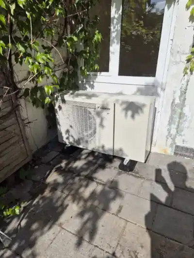 Warmtepomp in een Amsterdamse tuin