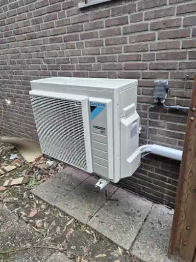 Warmtepomp tegen gevel