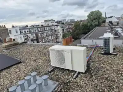 warmtepompen op Amsterdamse daken