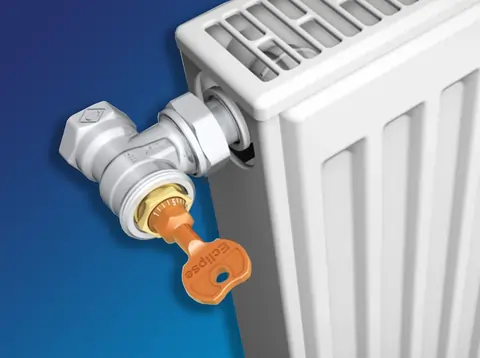 Radiator met IMI Heimeier Eclipse radiatorkraan die met sleutel wordt ingesteld